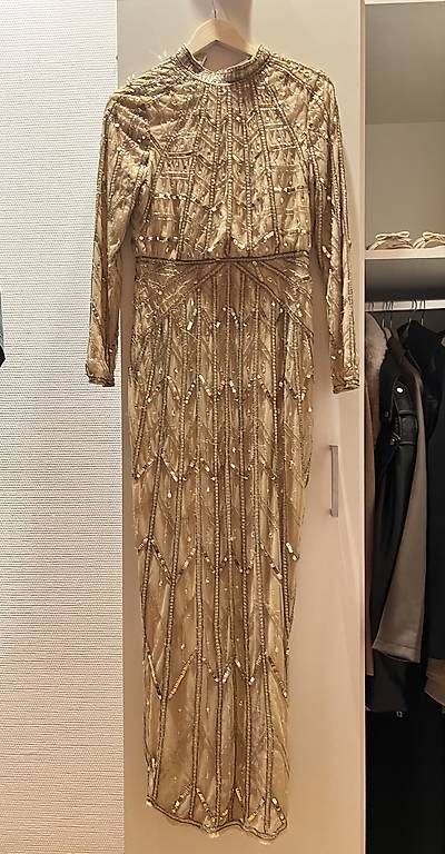 Kleider: Asos Kleid 34 in Gold  – Gebraucht aus Altenrhein von jus_mx89
