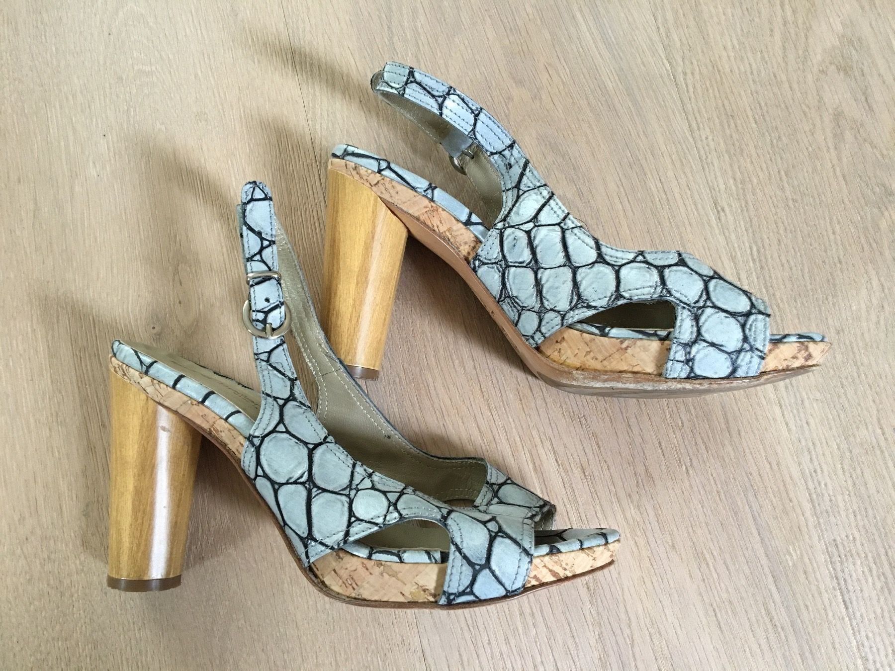 Damenschuhe: Coole offene High Heels Grösse 37 – Gebraucht aus Winkel von Flyhy2020 1