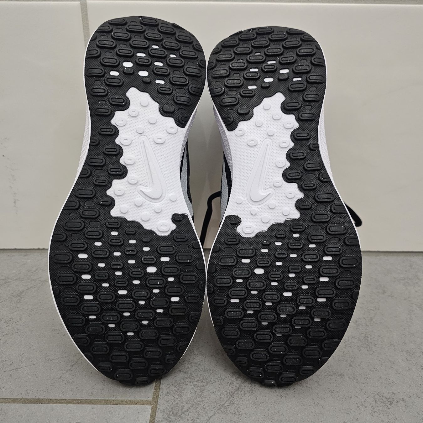 Nike Scarpe da uomo: Nike Revolution 7 – Nuovo e nell'imballaggio originale da Holziken venduto da dwo_2qws 1