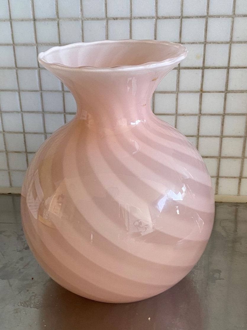 Murano Vasi & Recipienti: Wunderschöne Murano-Vase  Wirbelmuster, rosa gestreift 60er – Usato da Solothurn venduto da BORGHAGEN