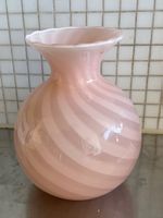 Wunderschöne Murano-Vase  Wirbelmuster, rosa gestreift 60er
