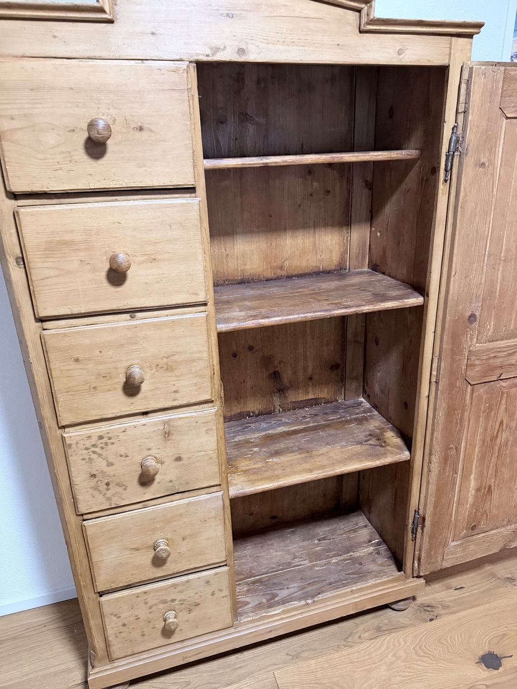 Armadi: Antiker Schrank / Kleiderschrank – Usato da Emmetten venduto da pattiko 1