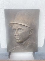 Ancienne Plaque Portrait Général Guisan en Relief Signé
