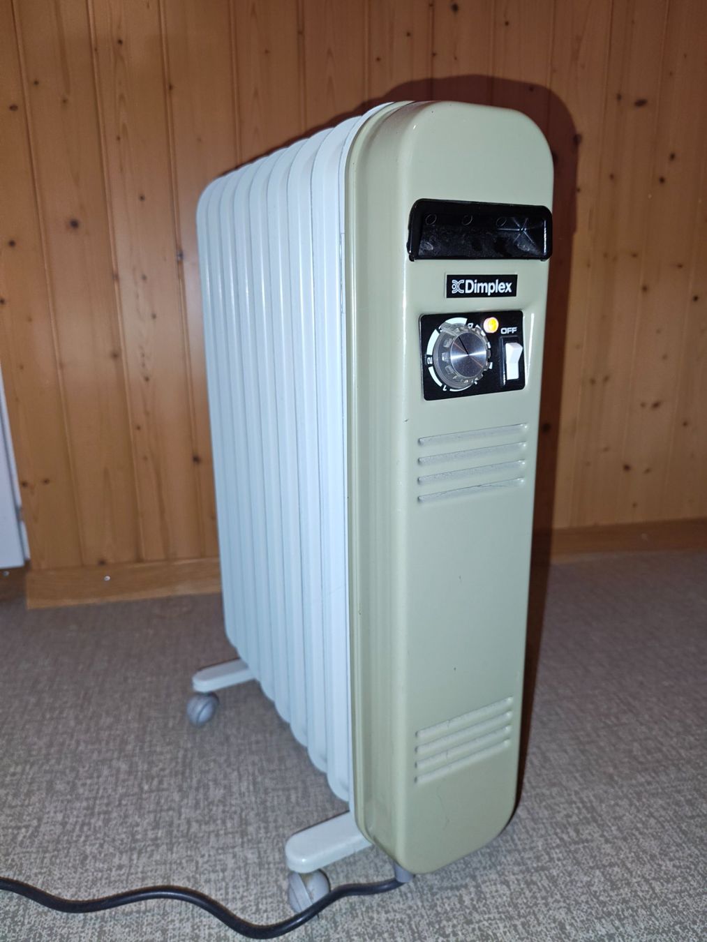 Heizgeräte: Dimplex Heizkörper, Radiator, – Gebraucht aus Schaffhausen von Scuderia46