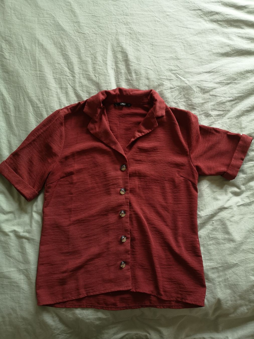 Only Blusen: Stylish Dark Red ONLY Blouse, Size 34, Good Condition – Gebraucht aus Uster von b4x_ric