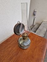 Antike Petroleumlampe, Glas und Metall, ca. 33 cm hoch