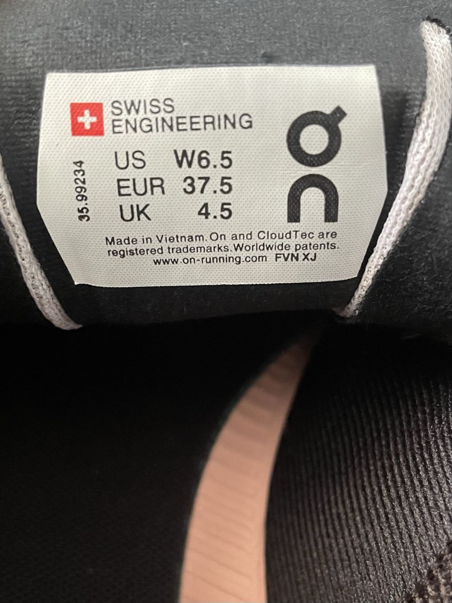 On Damenschuhe: On cloud Grösse 37.5 fast neu – Gebraucht aus Böbikon von dob_9y97 6