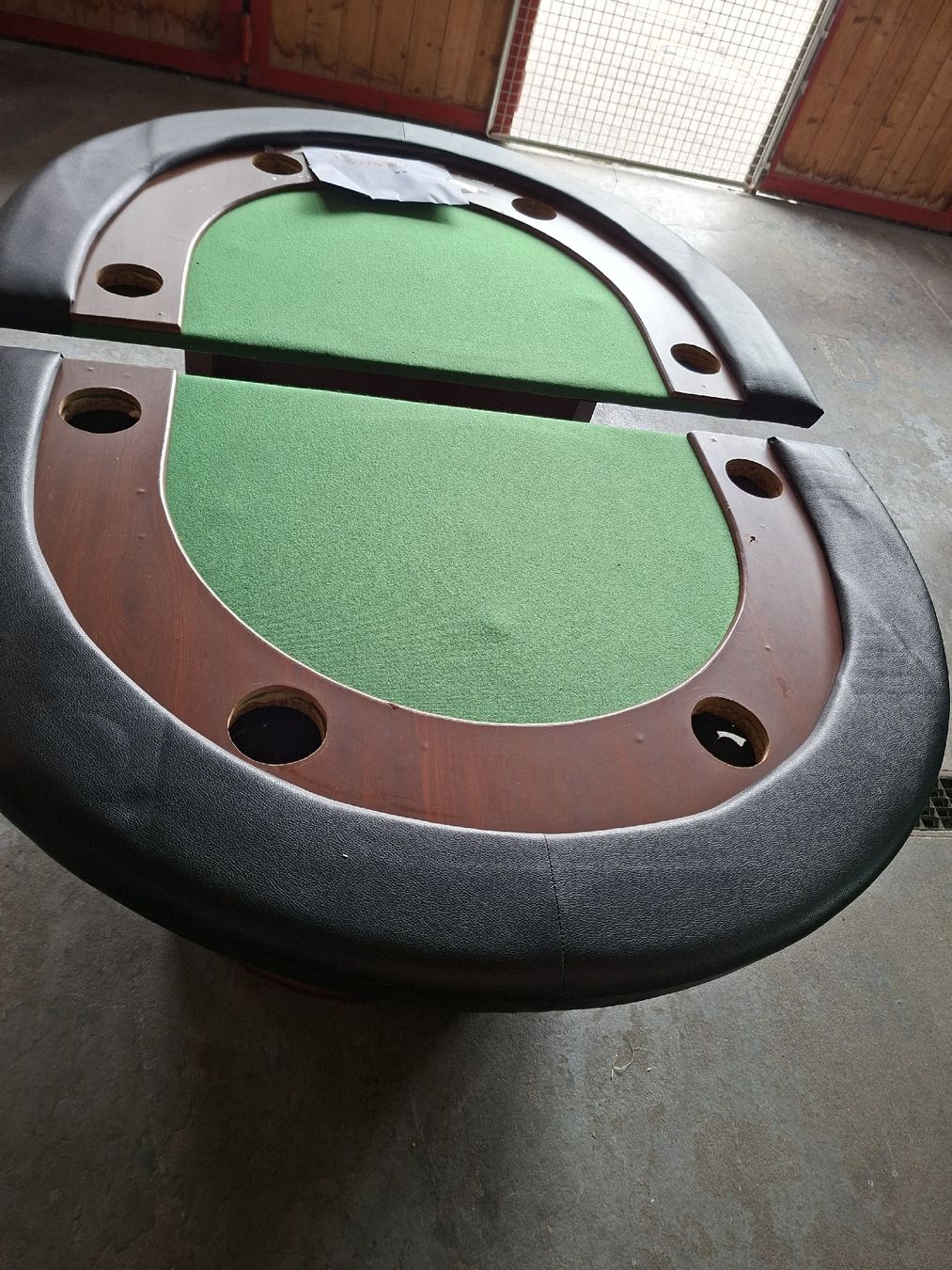 Tavoli: Pokertisch oval mit Getränkehaltern gebraucht – Usato da Oberhasli venduto da Cortina