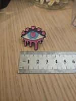 Grosses Auge Herzpupille - Pin Badge Anstecker