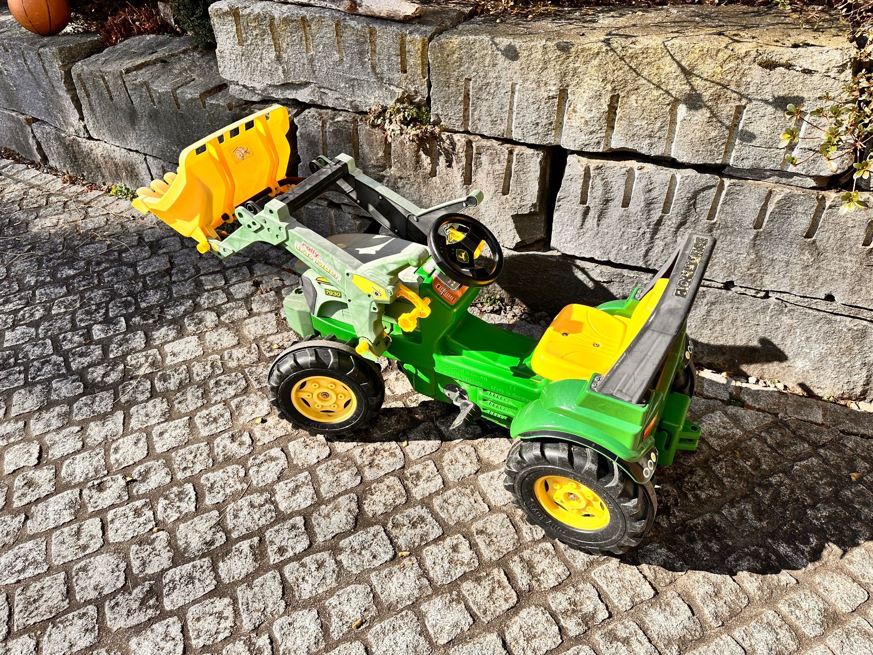 Rolly Toys Fahrzeuge für Kinder: Kindertraktor mit Schaufel – Gebraucht aus Udligenswil von  2