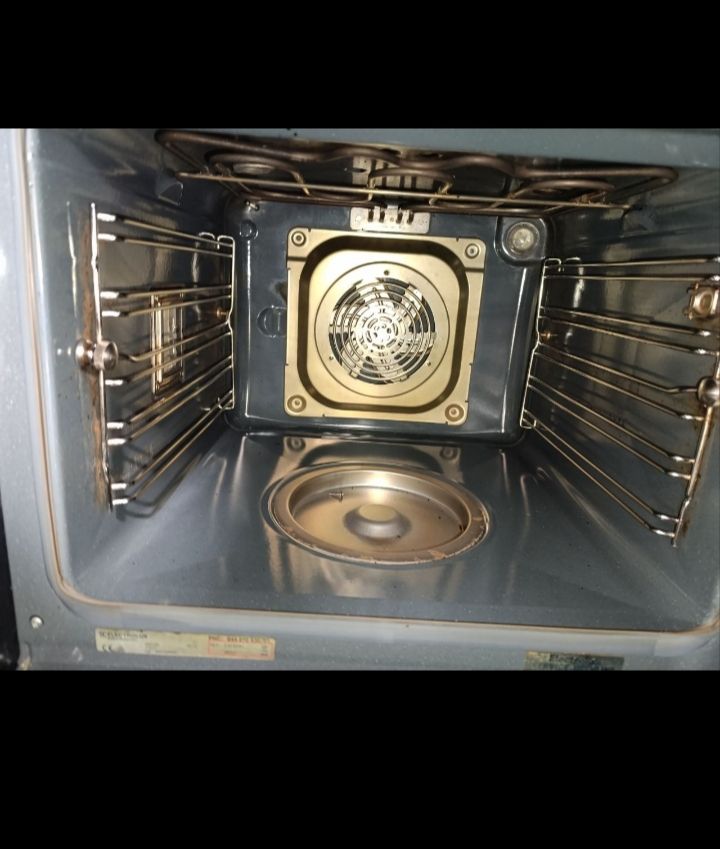 Electrolux Fours: Backofen Elektrolux mit Steamer – D'occasion à Eschenbach SG par manu-sonnenschein 1