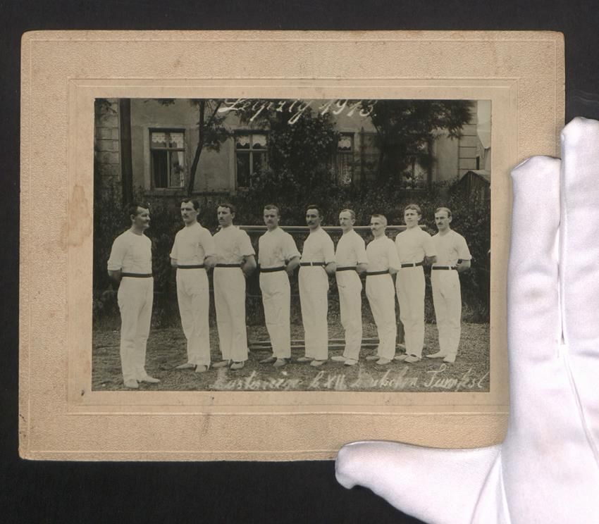 Fotografie & Manifesti: Fotografie Ansicht Leipzig, Musterriege  – Usato da Berlin venduto da bartko-reher