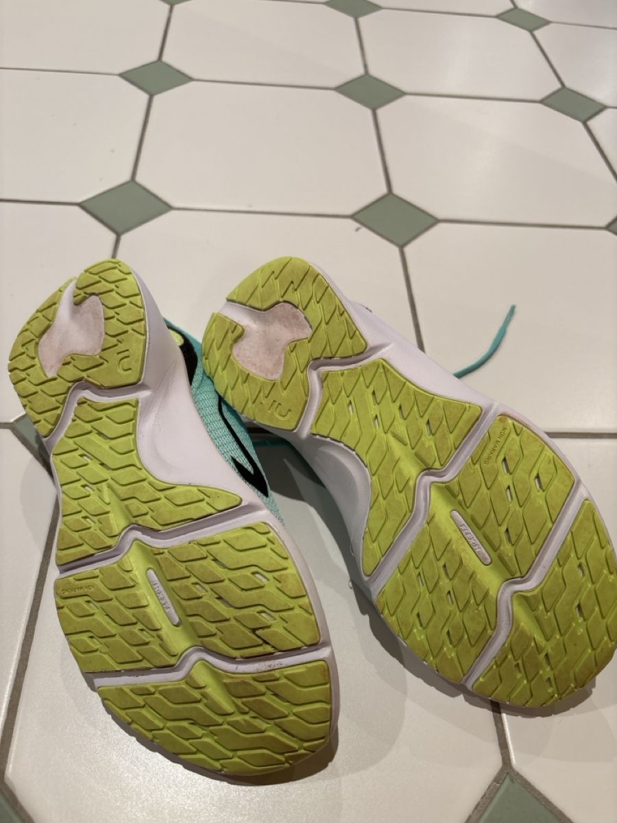 Decathlon Scarpe per ragazzi: Hallenschuhe Grösse 34 – Usato da Waldstatt venduto da Imaginary 1