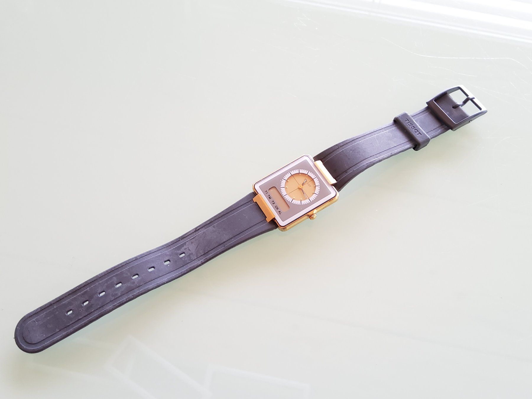 Tissot Montres: Montre bracelet Tissot Twotimer  – Défectueux à Malleray par Broc-Mo 1