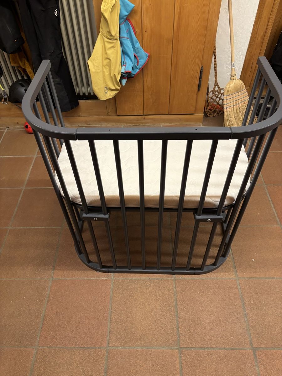 Letti: Babybay Beistellbett Boxspring grau – Usato da Oltingen venduto da Dimitree 2