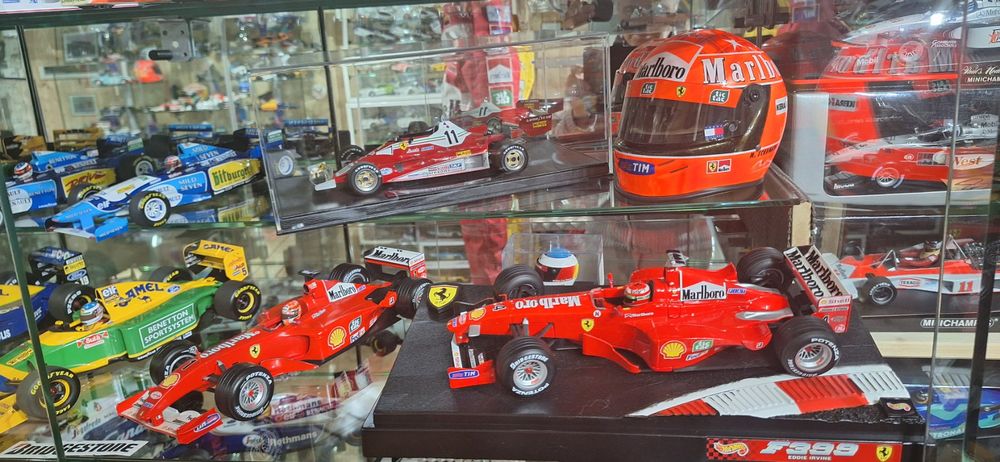 Hot Wheels Ferrari F399 - Eddie Irvine N.4 - 1999 - Échelle 1/18 - Rare
