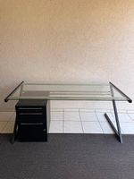 Modernes Pult mit Stahlgestell und Glasplatte, 167x80x72 cm