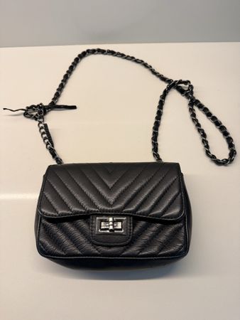 Umhängetasche Leder schwarz gesteppt wie Chanel Tasche
