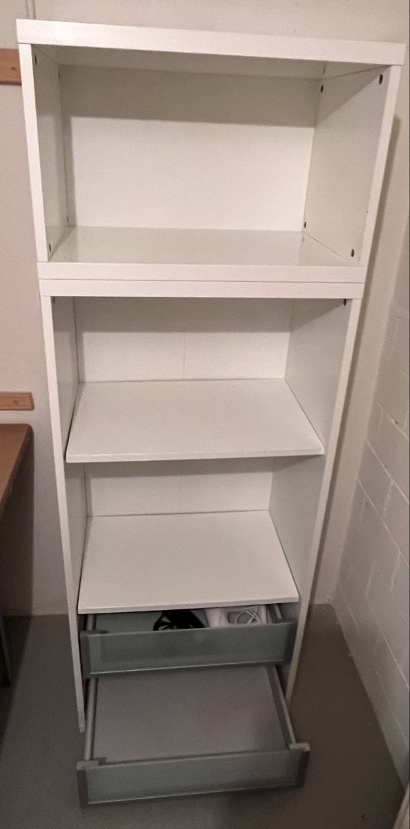 Scaffali: Regal IKEA Besta weiss – Usato da Speicher venduto da Alberto6701