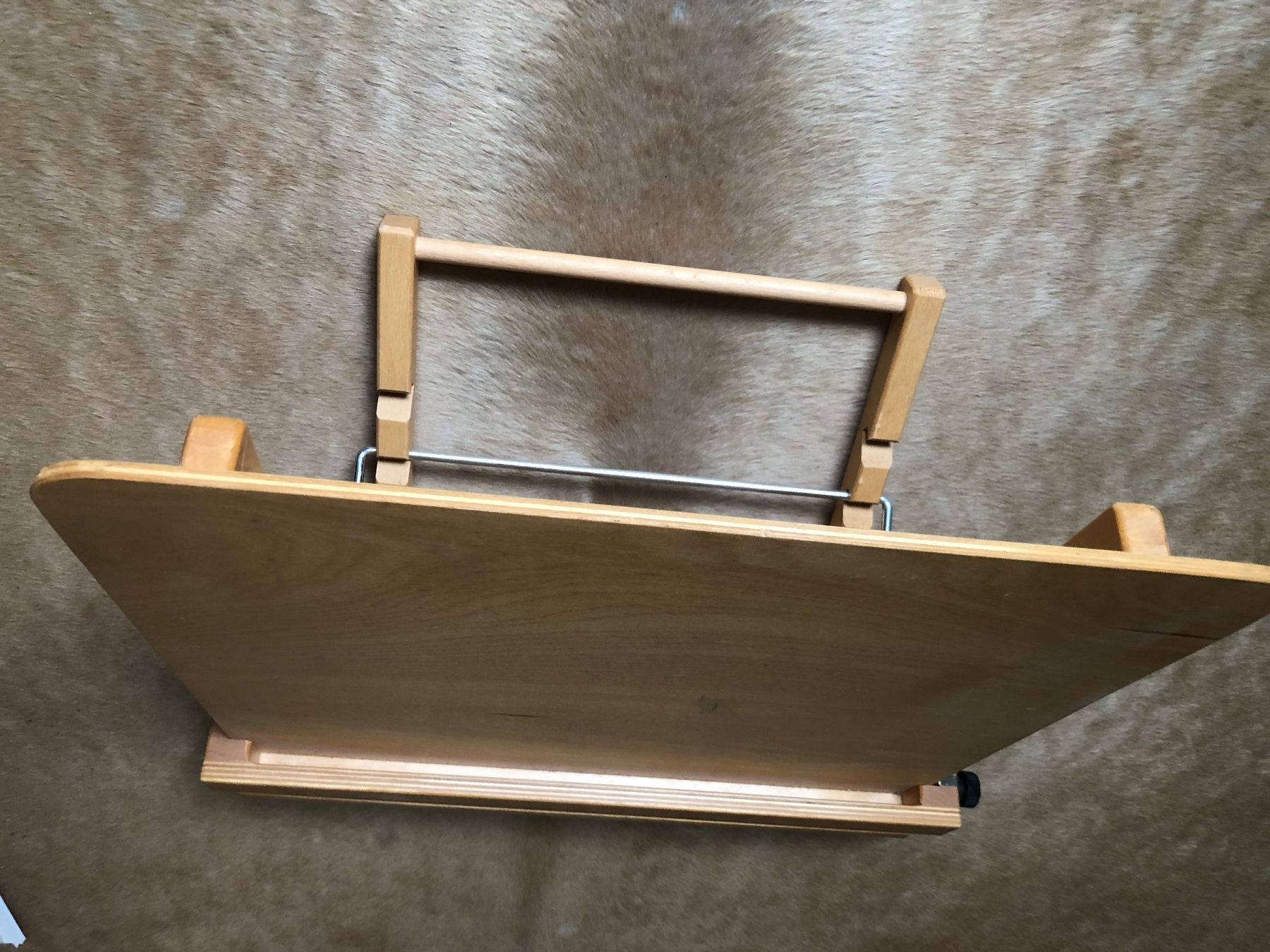 Sonstige Dekorationen & Accessoires: Buch- oder Zeichenständer aus Holz, neuwertig, Top Zustand – Gebraucht aus Zürich von ricarda_777 2