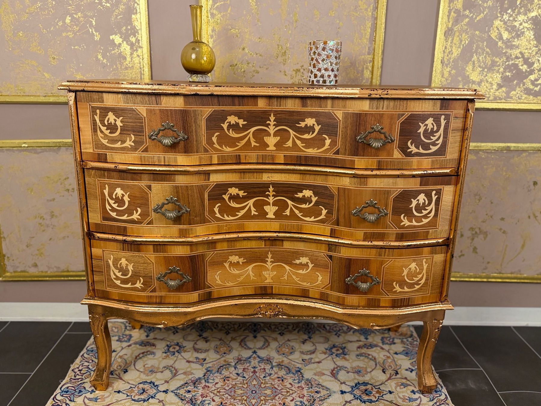 Cassettiere: Barock Kommode mit Intarsien – Usato da Aarburg venduto da Nikys-Woods 6