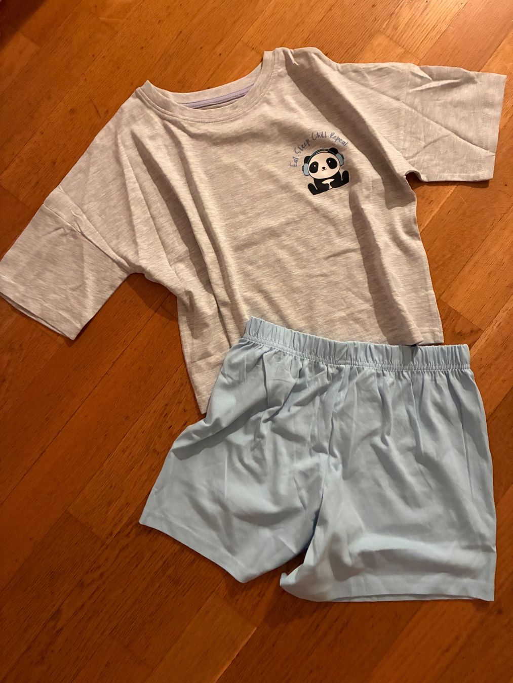 Pigiama & Simili: Schönes Pyjama Gr. 140, Neu – Nuovo (secondo la descrizione) da richterswil venduto da lunamarie001