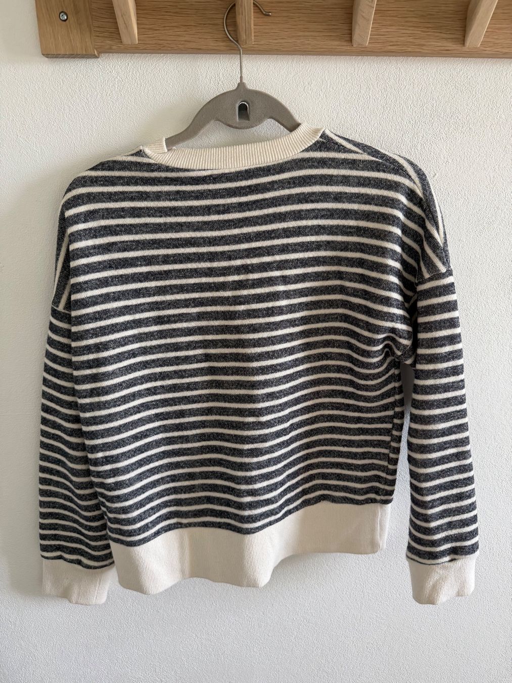 Zara Maglioni & Felpe: Zara Pullover mit Streifen in Dunkelblau und Weiß – Usato da Winterthur venduto da 200_g8ht 1