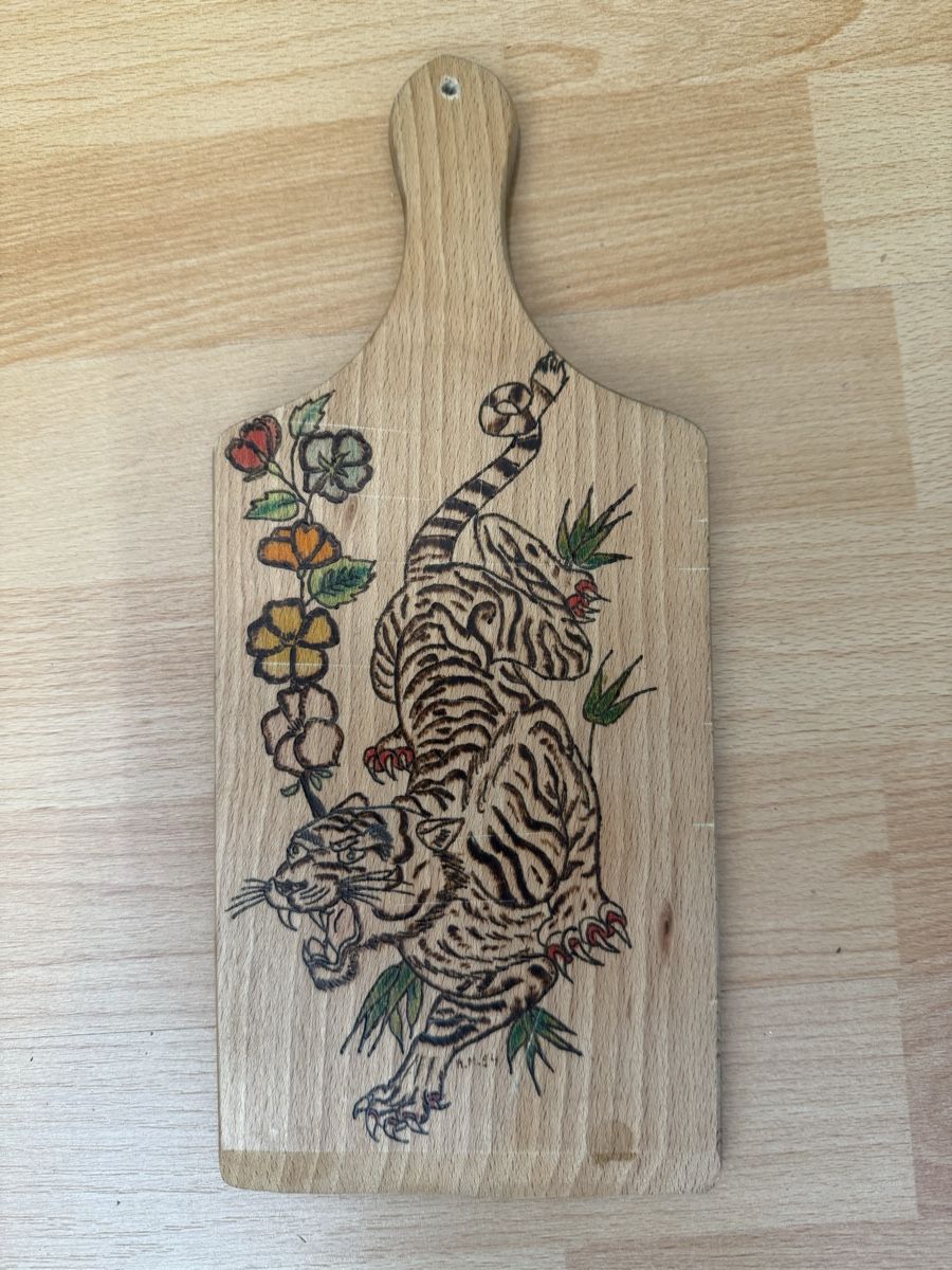 Articoli in legno: Schneidbrett aus Holz – Usato da Grenchen venduto da Bastet007