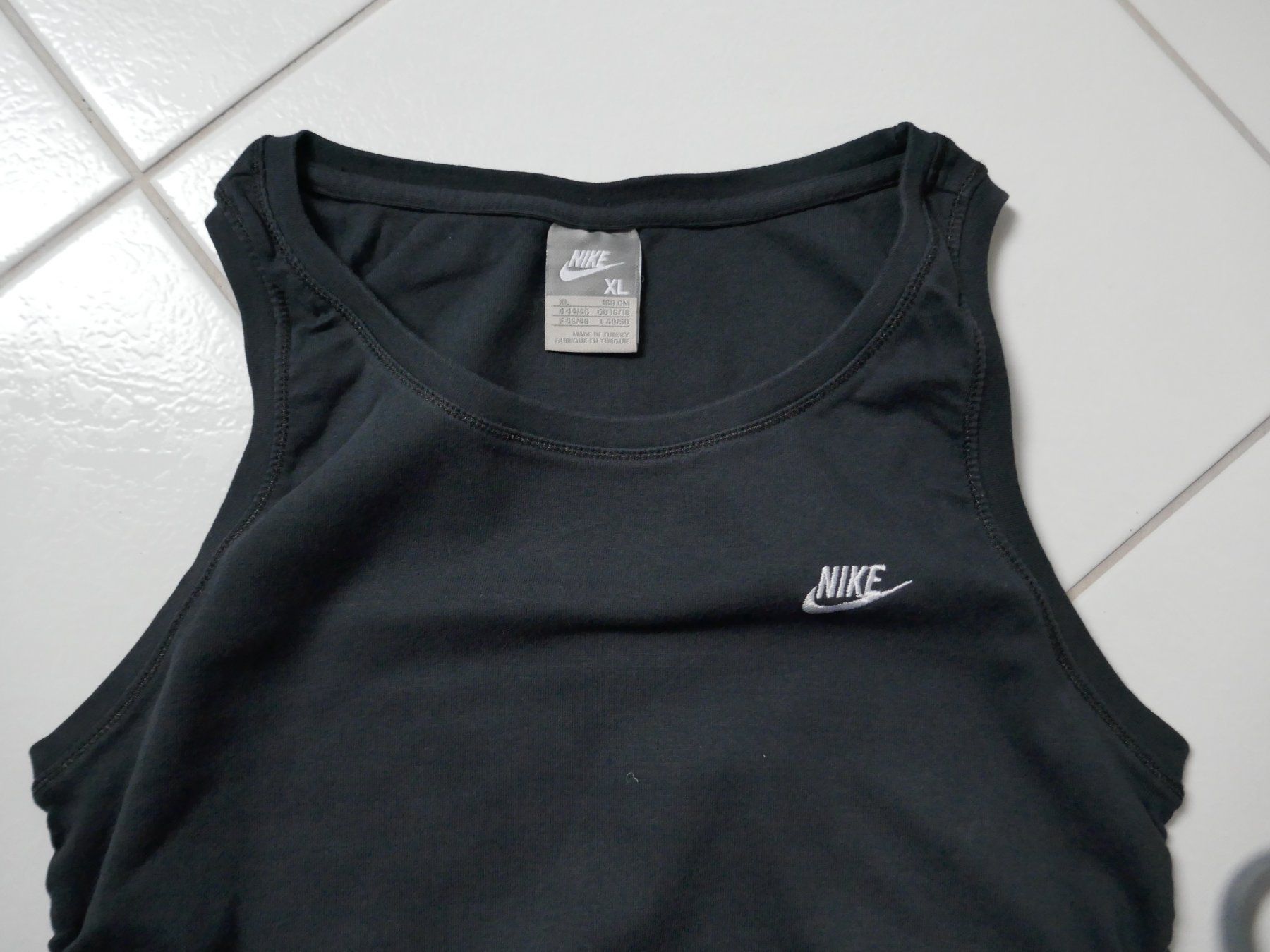 Nike Top: NIKE schwarzes Damen-Top – Usato da Volketswil venduto da Cobra22 2