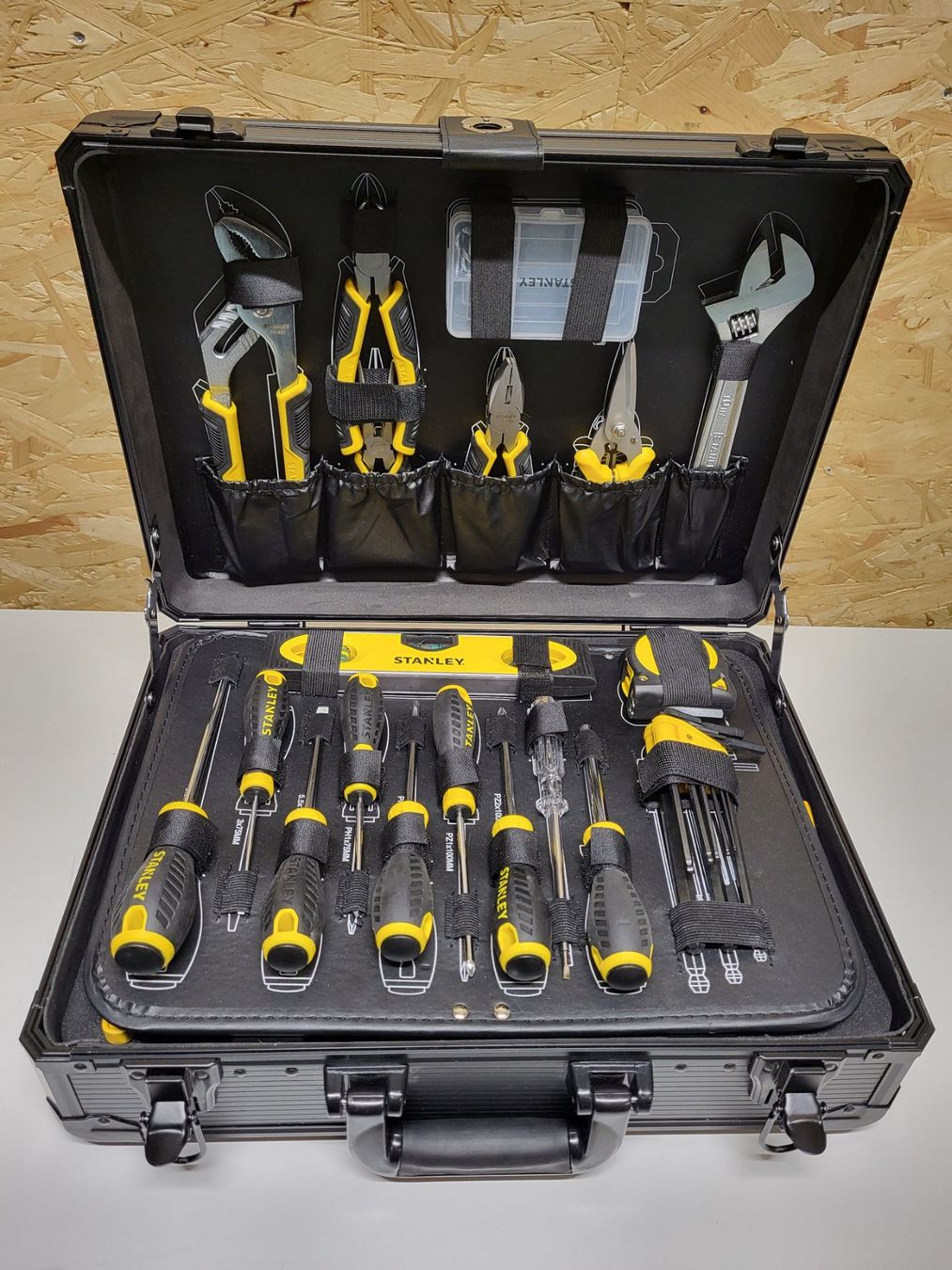 Stanley Tous les outils: STANLEY Werkzeugkoffer 142 Teile – Neuf (Voir description) à Brügg BE par POU-BELLE 5
