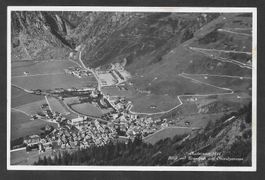 Andermatt Blick auf Urnerloch und Oberalpstrasse