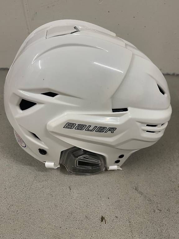 Crosses & Cannes: Eishockey-Set Senior: Bauer Hyperlite + 10 Teile – D'occasion à Horw par Aliyah006 1