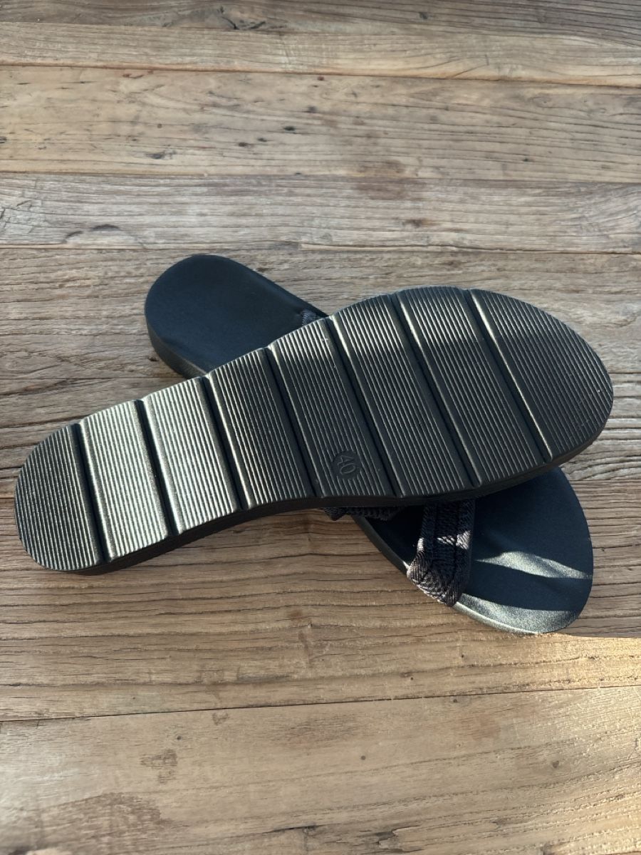 Scarpe da donna: Sandalen Damen Schwarz Grösse 40 neu – Nuovo e nell'imballaggio originale da Krattigen venduto da Landado 2