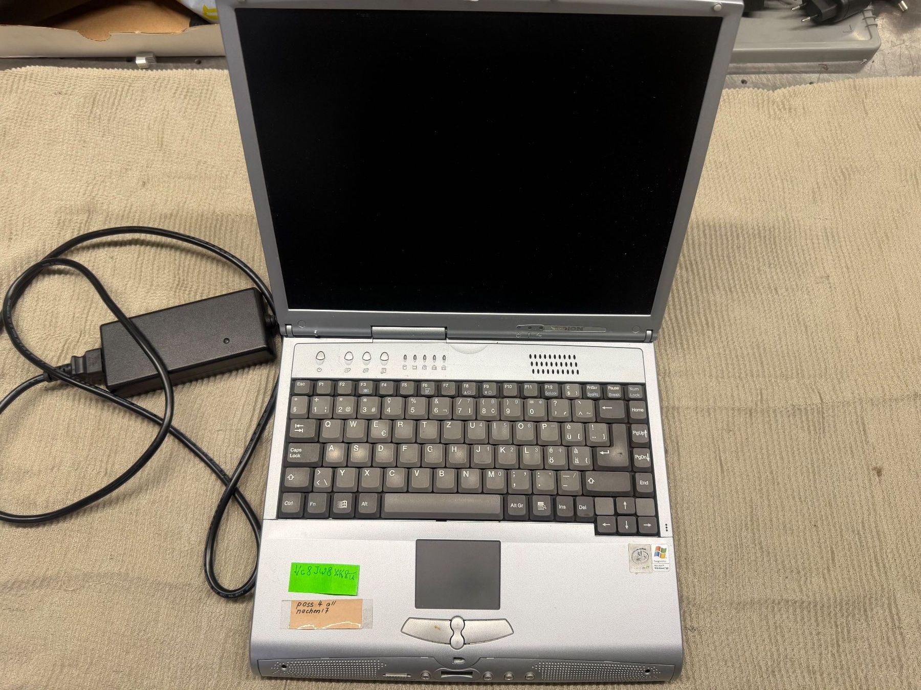 Medion Portables: Medion Retro Notebook Windows XP mit Netzteil – D'occasion à Dübendorf par Gabifat 1