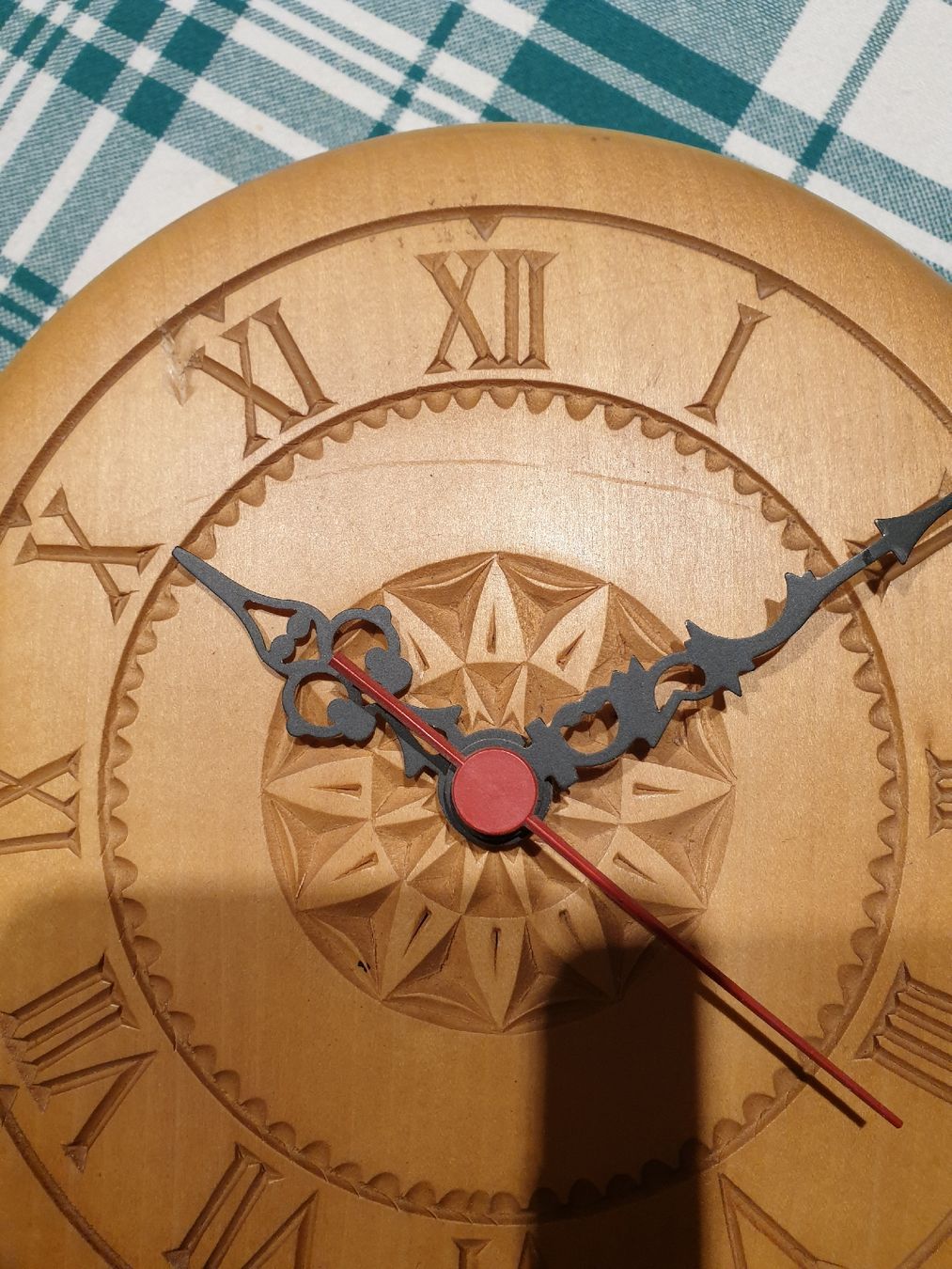 Orologi: Holzuhr in Runder Käseform – Usato da Ittigen venduto da Ziok187 2