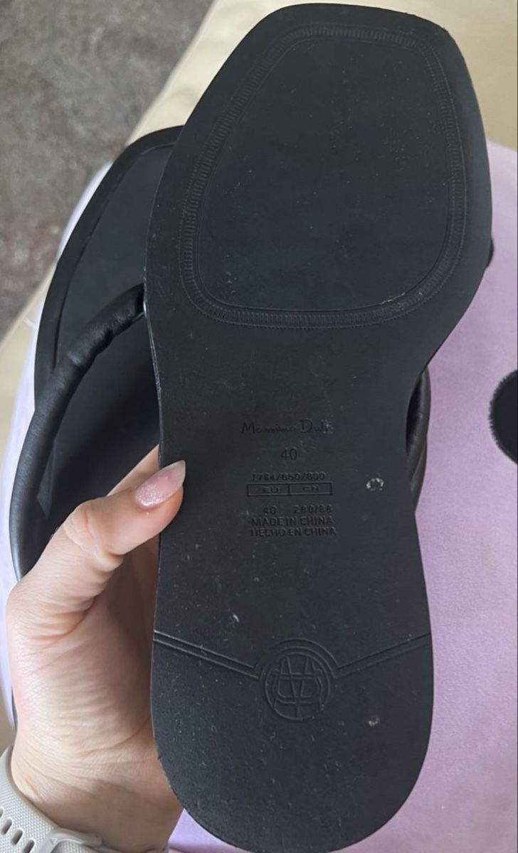 Massimo Dutti Chaussures femmes: Flip Flop schwarz Leder – D'occasion à Hünibach par ChristaMaria 2