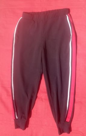 Zara Basic Trainerhose, Gr. M, schwarz mit Streifen