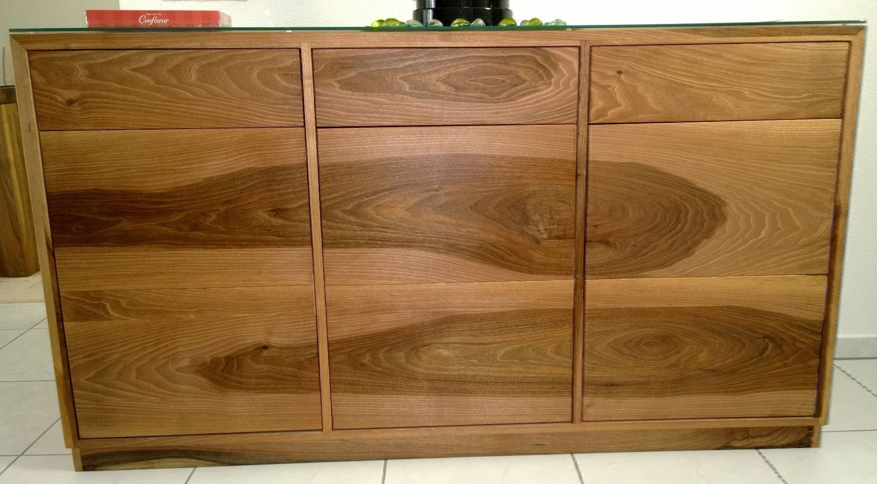 Articoli in legno: Massivholz set – Nussbaum – Usato da Oftringen venduto da Vucki 1