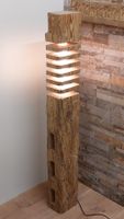 Altholz-Stehlampe Lumina Tower aus einem rustikalen Altholz