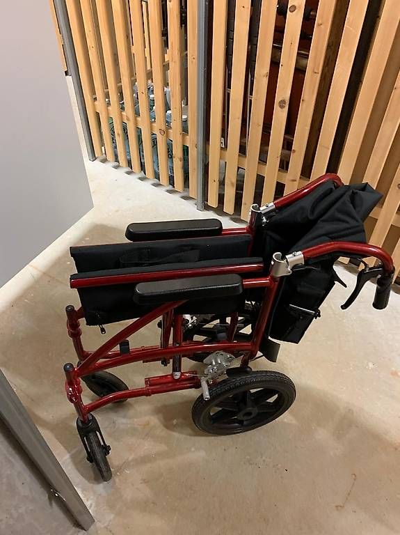 Sedie a rotelle: Fauteuil roulant pliable – Usato da Bretigny-Morrens venduto da seb_r59n