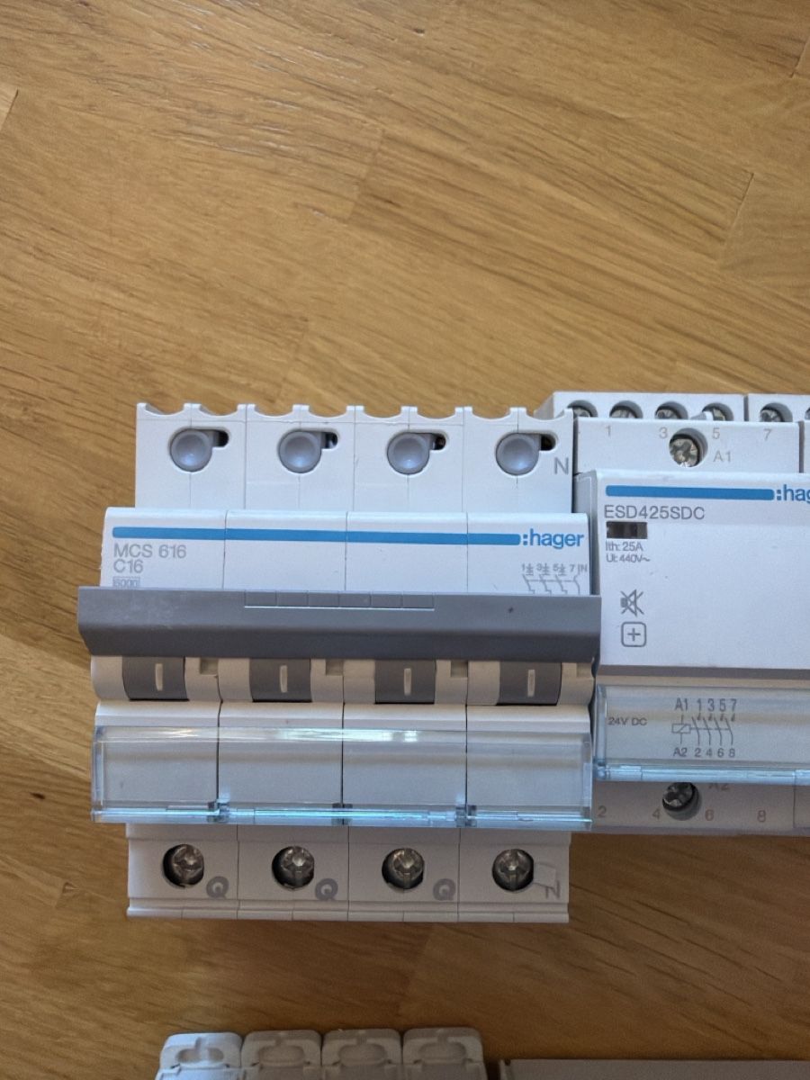 Hager Stromzufuhr: Diverses Elektromaterial – Gebraucht aus Steffisburg von gia_5gkm 4