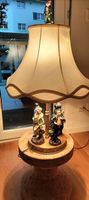 Tischleuchte mit Porzellanfiguren von Charles Dickens 