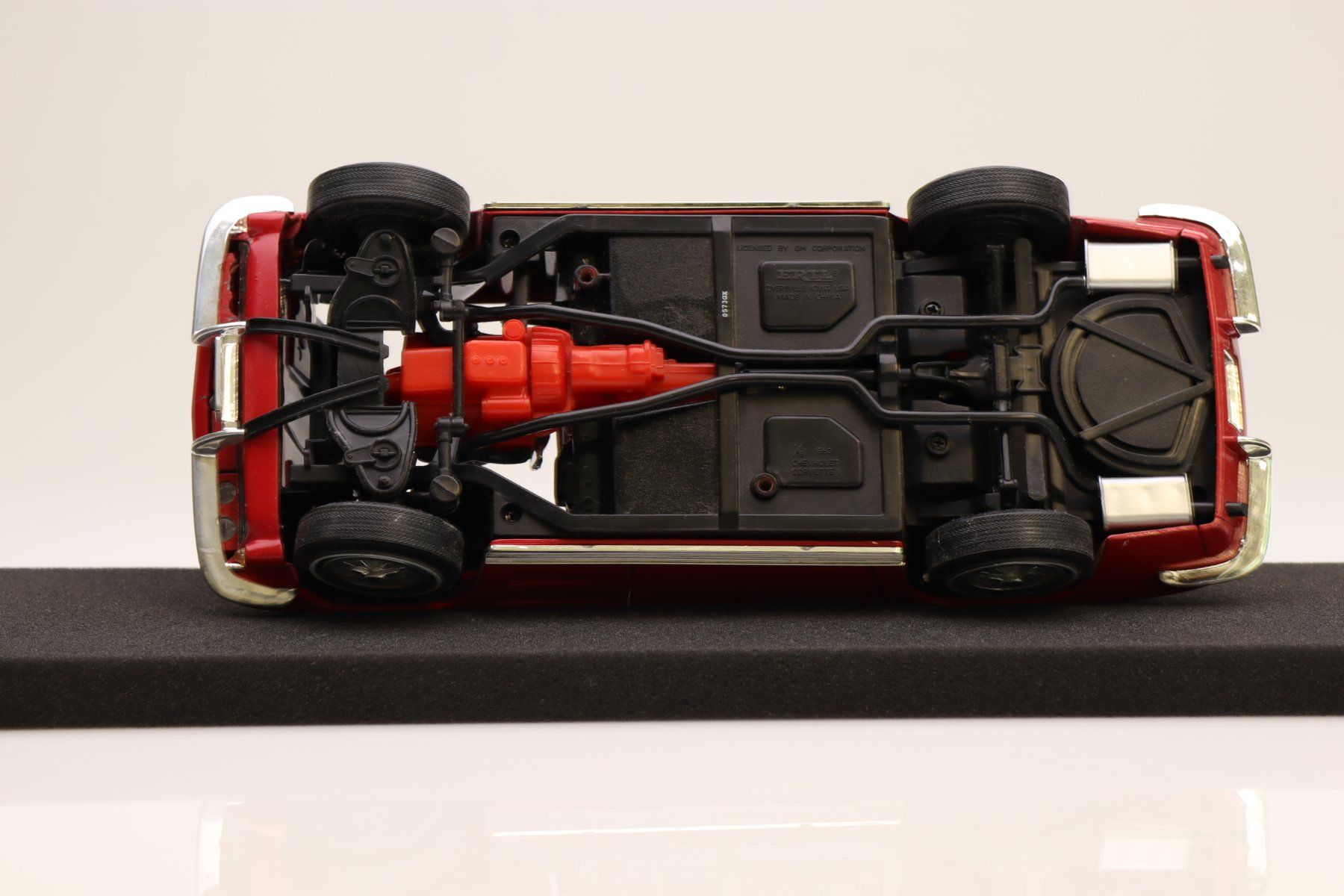 Chevrolet Modellini d'auto: ERTL Chevrolet Corvette 1/18 Modellauto – Usato da Ried (Muotathal) venduto da Modellbahn.swiss 4