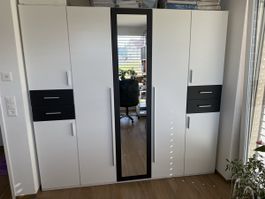 Drehtürenschrank P&B weiss graphit 225x208x58 cm