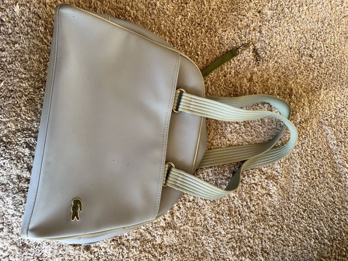 Lacoste Sacs femmes: Sac Lacoste – D'occasion à savièse par karukeragwada 2