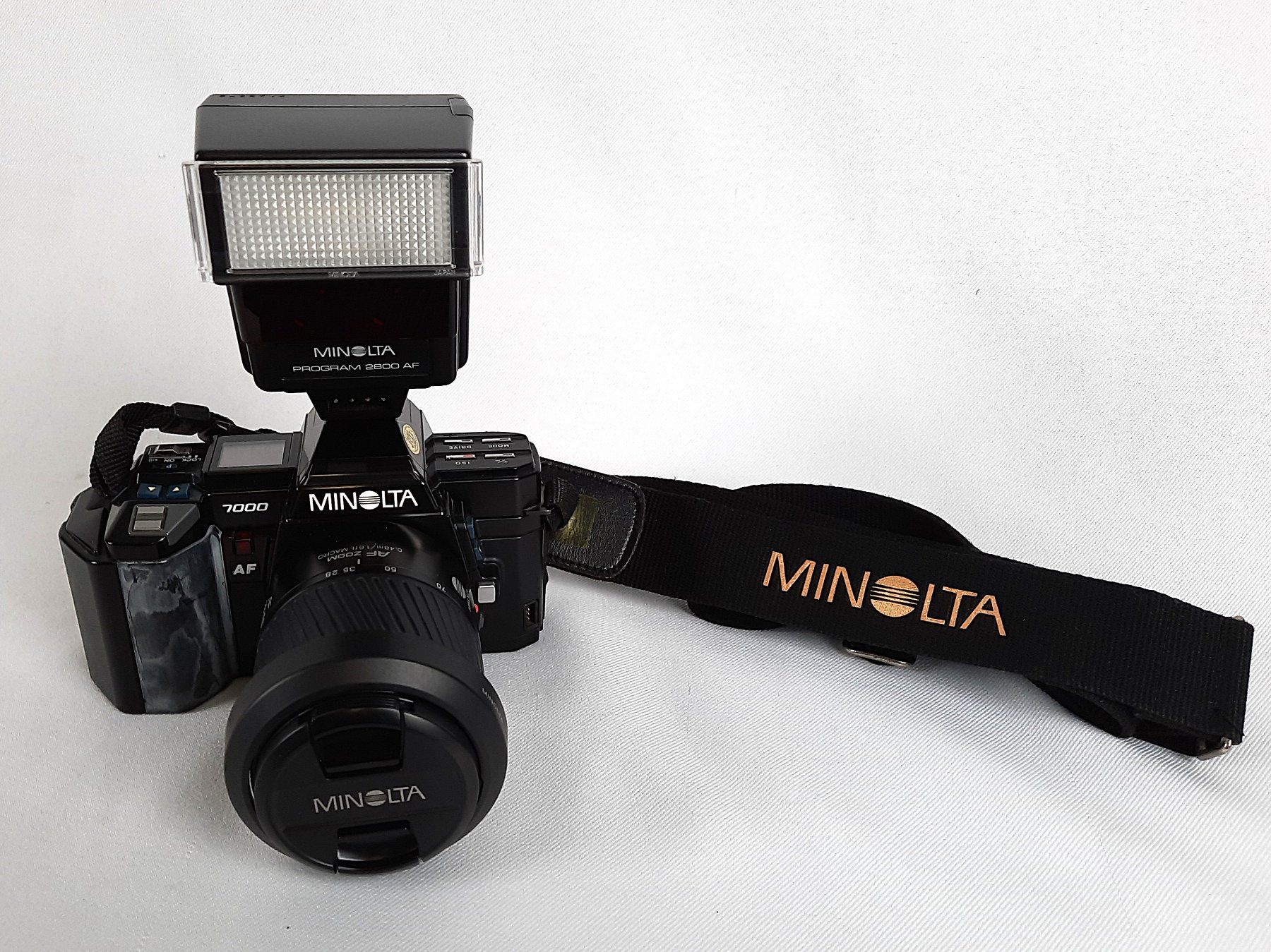 Minolta Appareil photo: Minolta 7000 AF Analog-Kamera Set+Sigma Zoom&Blitz – D'occasion à Beinwil am See par Restwert_Beinwil