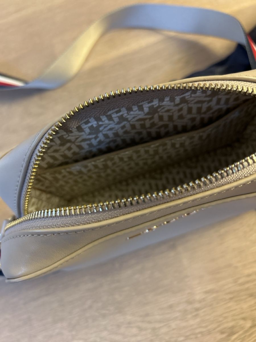 Tommy Hilfiger Borse da donna: Beige Tommy Hilfiger Tasche – Usato da Adlikon b. Regensdorf venduto da Huegeler 4