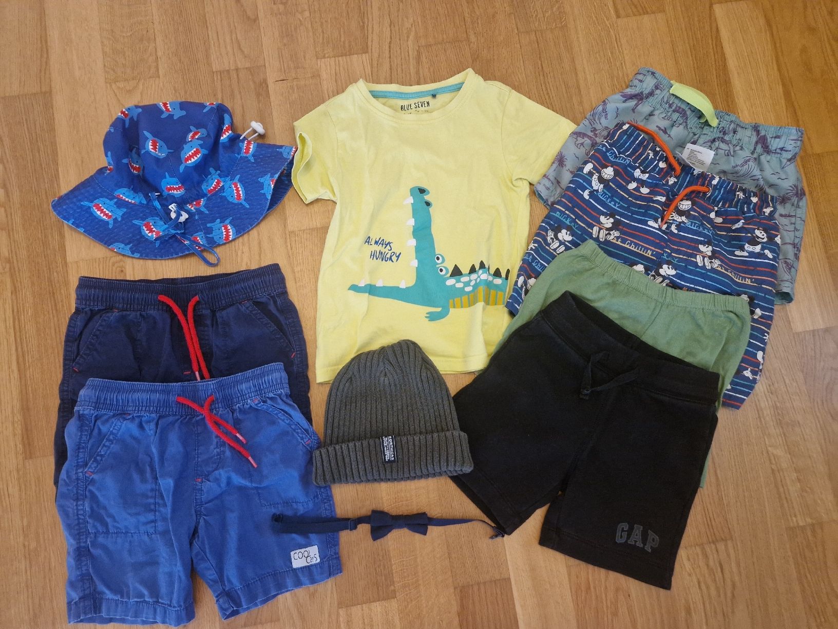 Lotti & Set di vestiti: Kleiderpaket Grösse 98/104 – Usato da Zürich venduto da nicinat