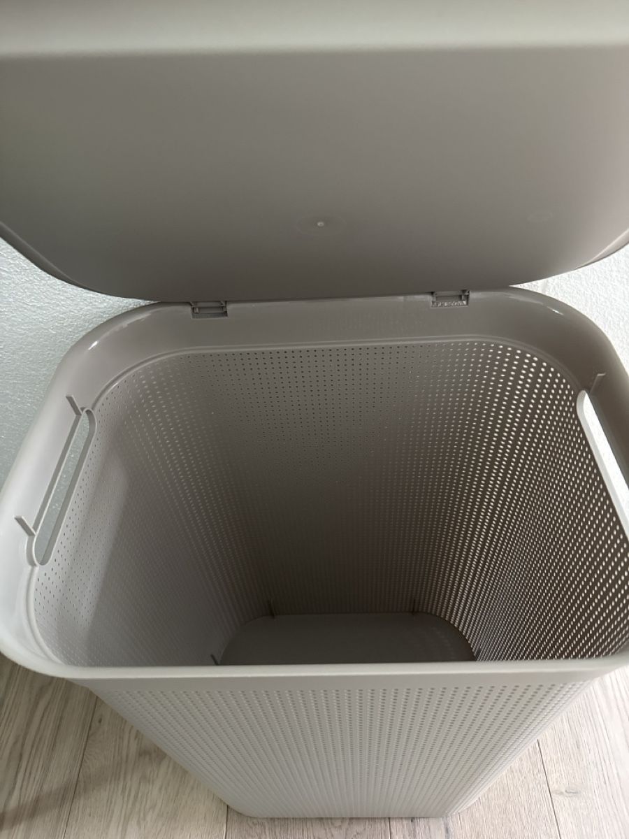 Paniers à linge: Wäschekorb mit Deckel – D'occasion à Zürich par mel_fra 1