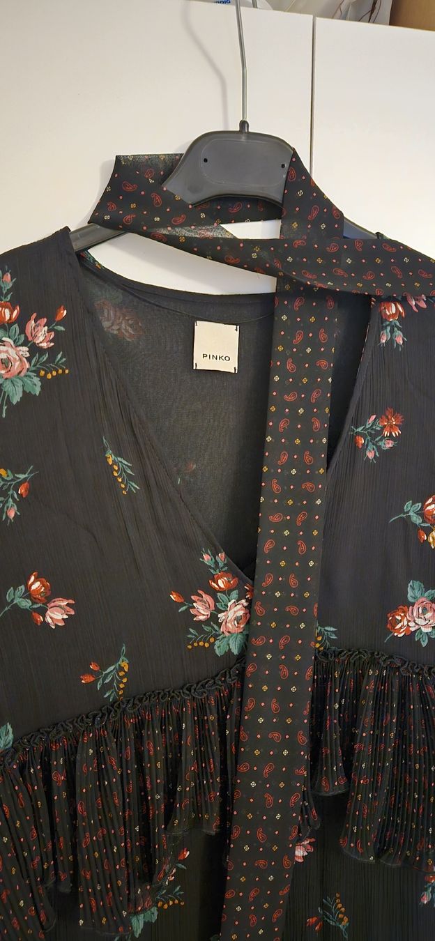 Pinko Vestiti: Pinko Kleid Blumenmuster schwarz Gr. 36 – Usato da Hellbühl venduto da Veci02 1